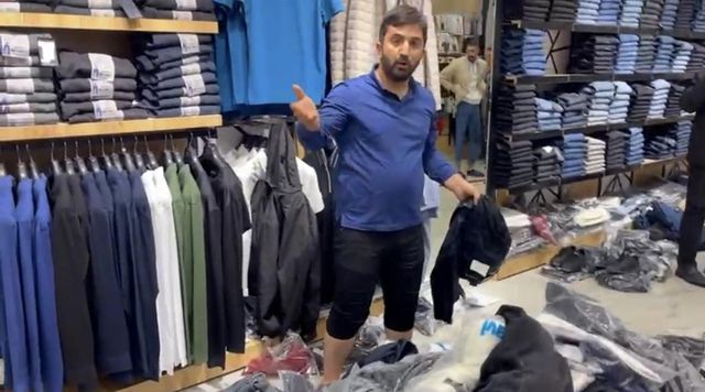 Hakkari'de sağanak yağışta iş yerini sular altında kaldı Hakkari'de sağanak yağışta iş yerini sular altında kaldı
