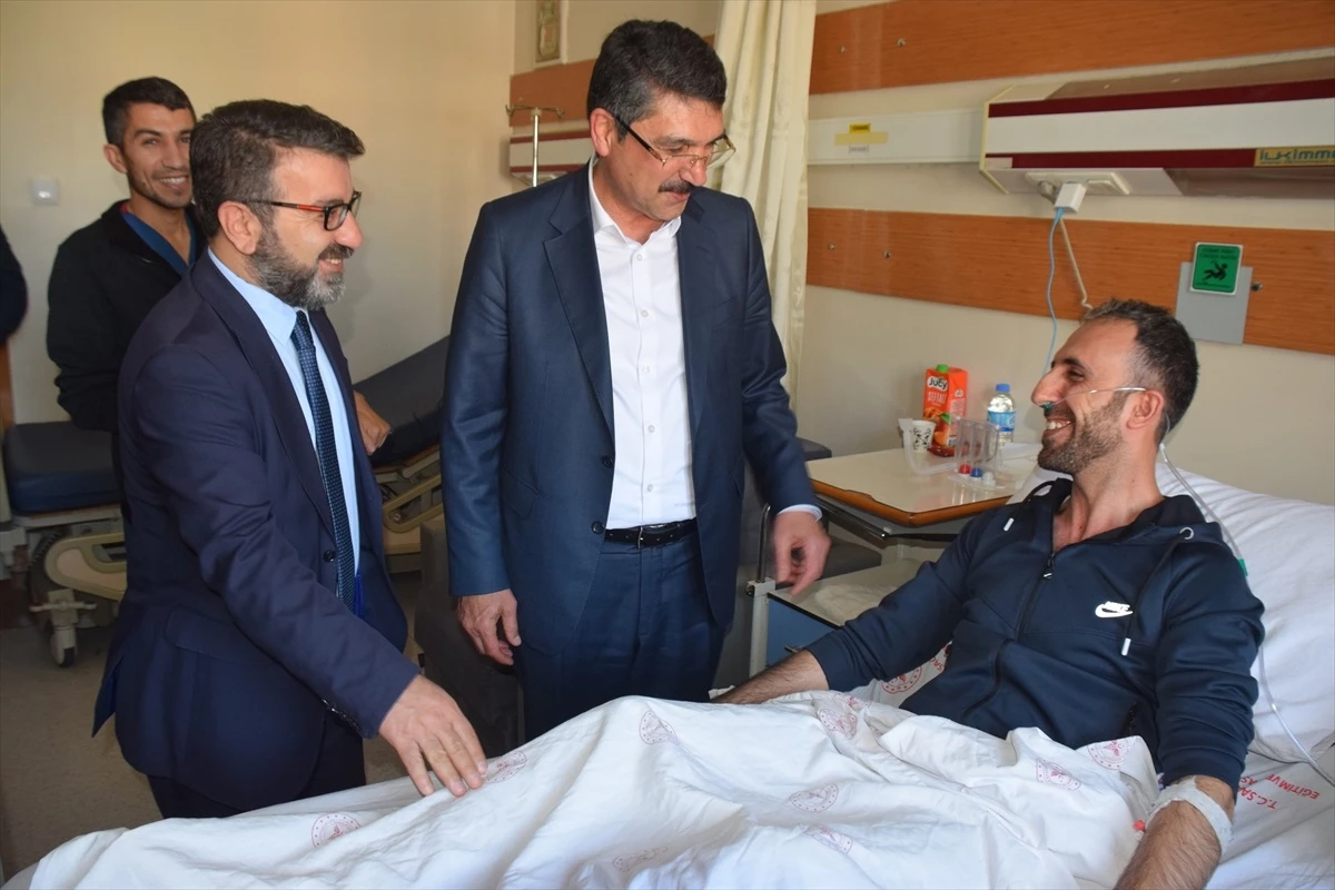 AK Parti Milletvekili Ferhat Nasıroğlu, hastanede tedavi gören hastaların bayramını kutladı