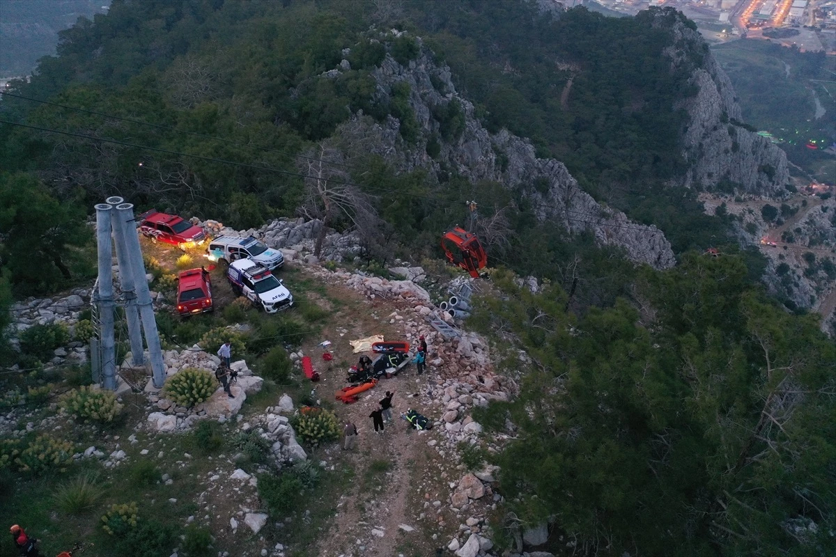 Antalya\'da Teleferik Kazası: 1 Ölü, 7 Yaralı