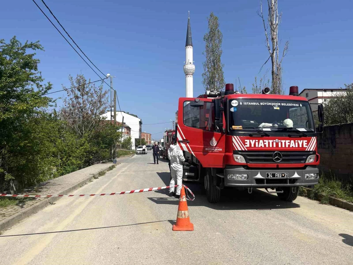 Arnavutköy\'de Bidon İçerisindeki Sıvı Köpürerek Döküldü