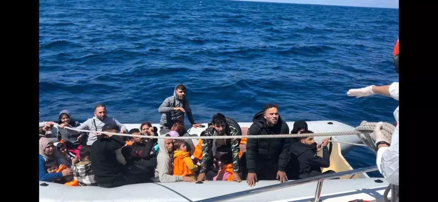 Aydın\'ın Kuşadası ilçesinde 34 düzensiz göçmen kurtarıldı