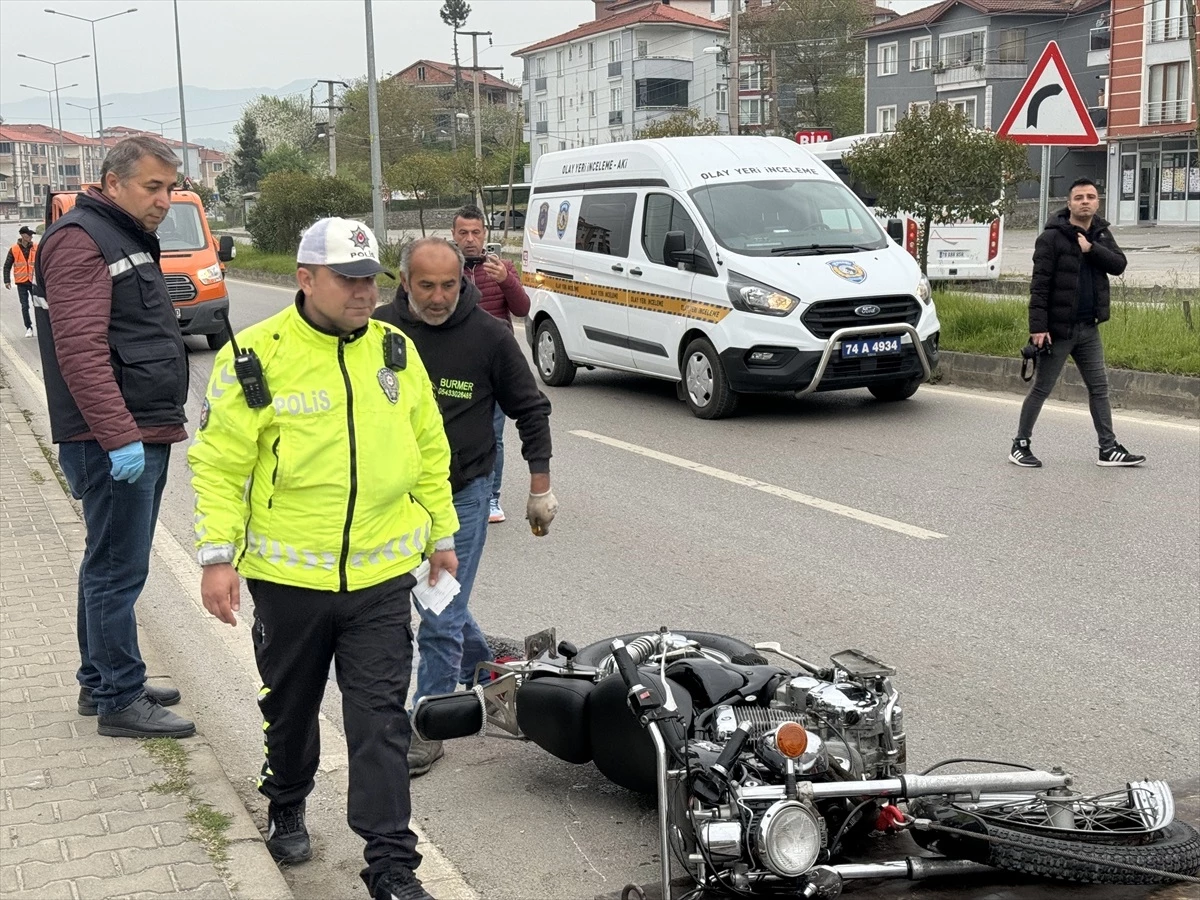 Bartın\'da kaldırıma çarpan motosikletin sürücüsü hayatını kaybetti