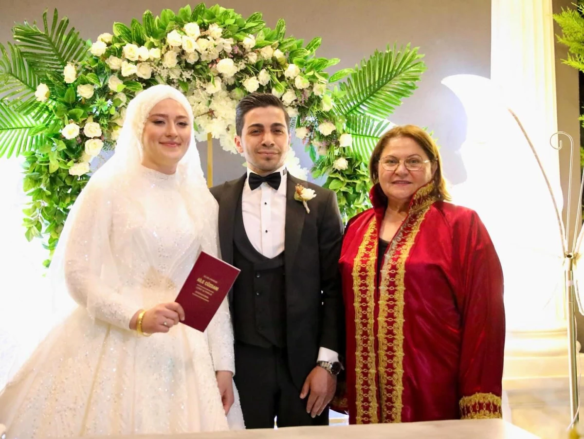 Didim Belediye Başkanı Hatice Gençay, ilk nikahını kıydı