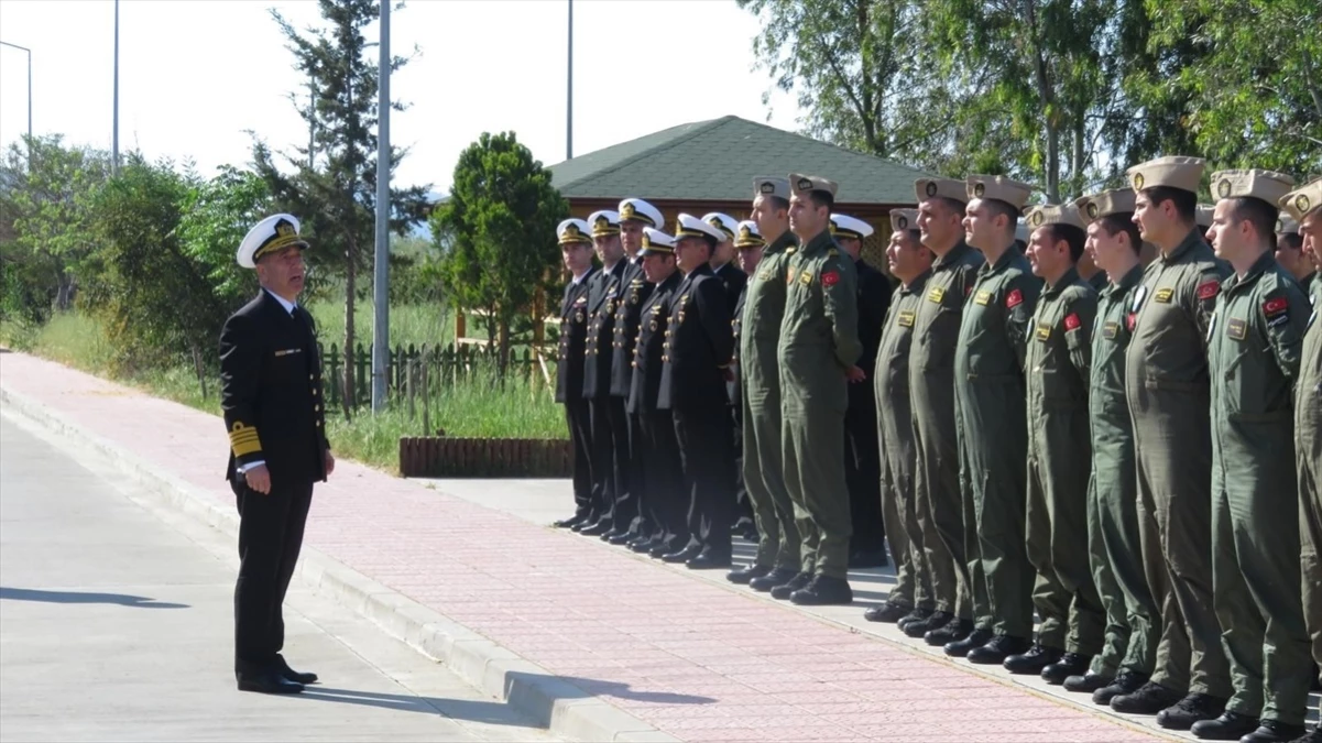 Deniz Kuvvetleri Komutanı Oramiral Tatlıoğlu, Muğla\'da görevli Mehmetçik ile bayramlaştı