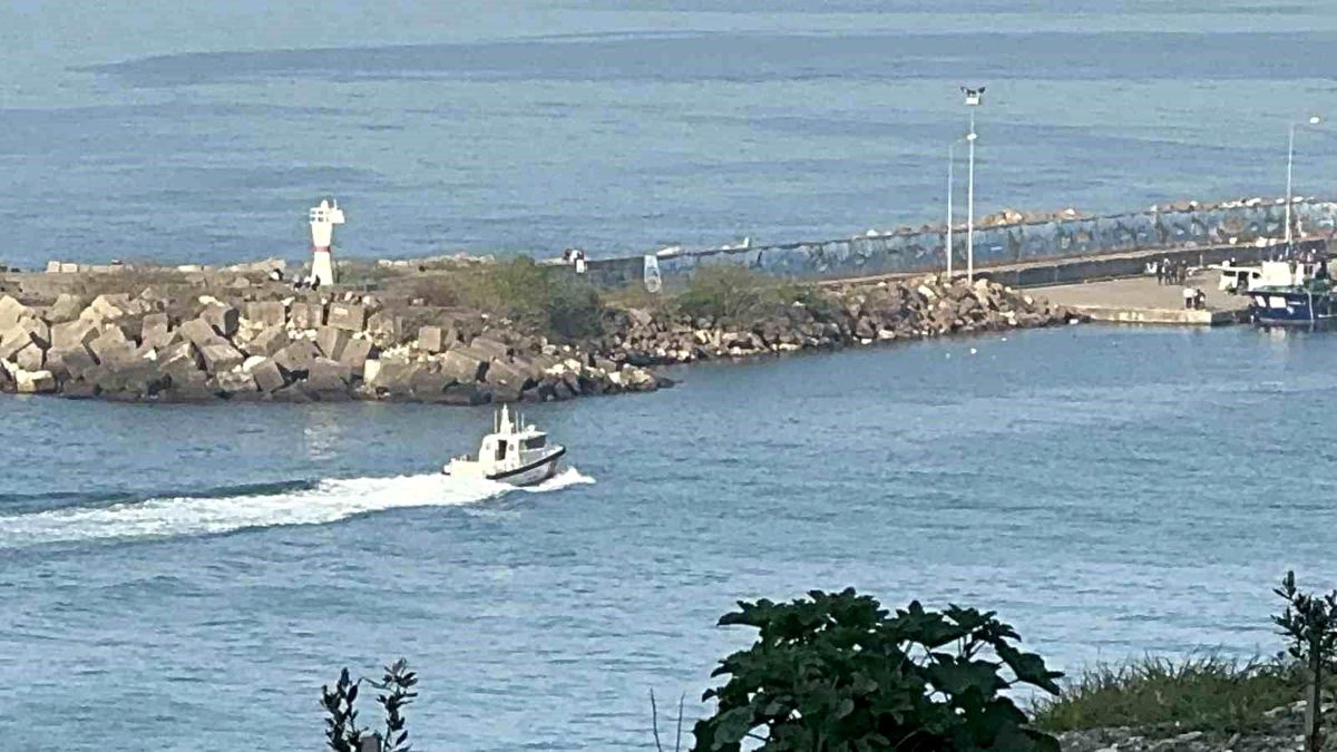 Akçakoca\'da Denizde Cisim Görülmesi