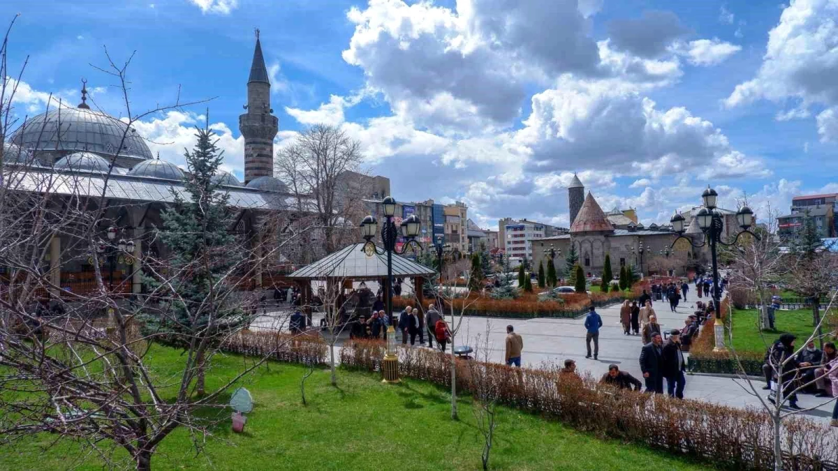 Erzurum\'da Güneşli ve Sıcak Havalar Başladı