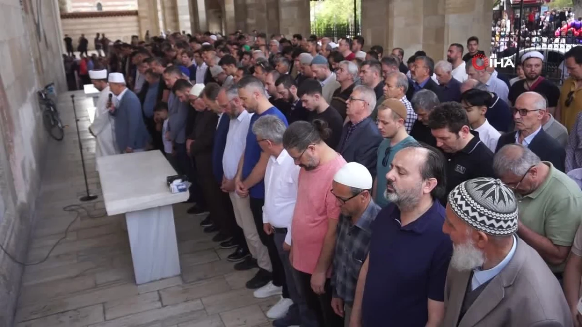 Gazze\'de hayatını kaybedenler için gıyabi cenaze namazı Edirne\'de kılındı