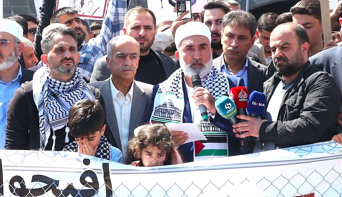 Diyarbakır, Mardin, Batman ve Siirt\'te İsrail saldırılarını protesto etmek için gıyabi cenaze namazı kılındı