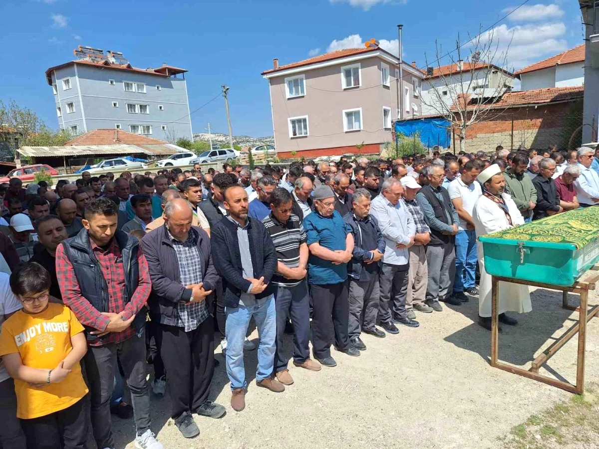 Selendi Belediye Meclis Üyesi Mehmet Terzi\'nin Cenazesi Toprağa Verildi