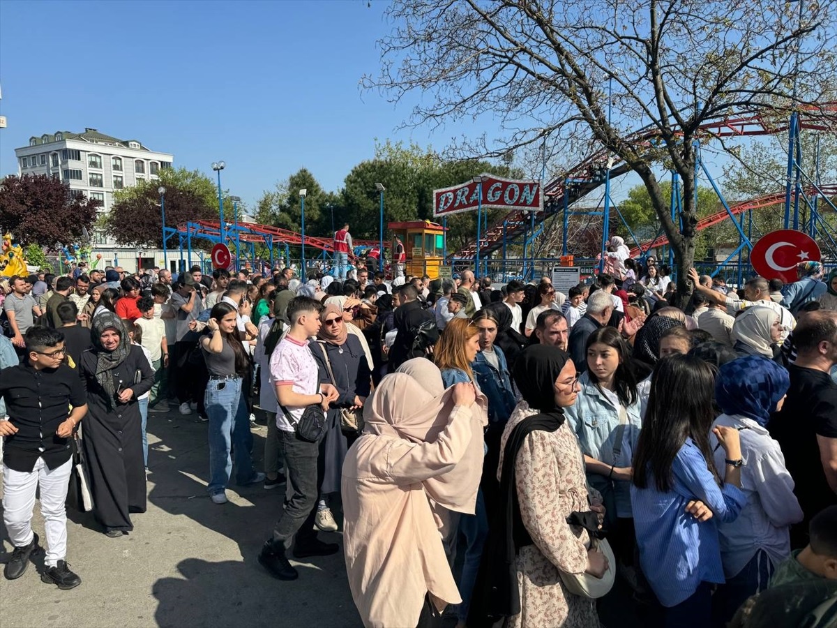 İstanbul\'da Ramazan Bayramı\'nda Lunaparklarda Yoğunluk