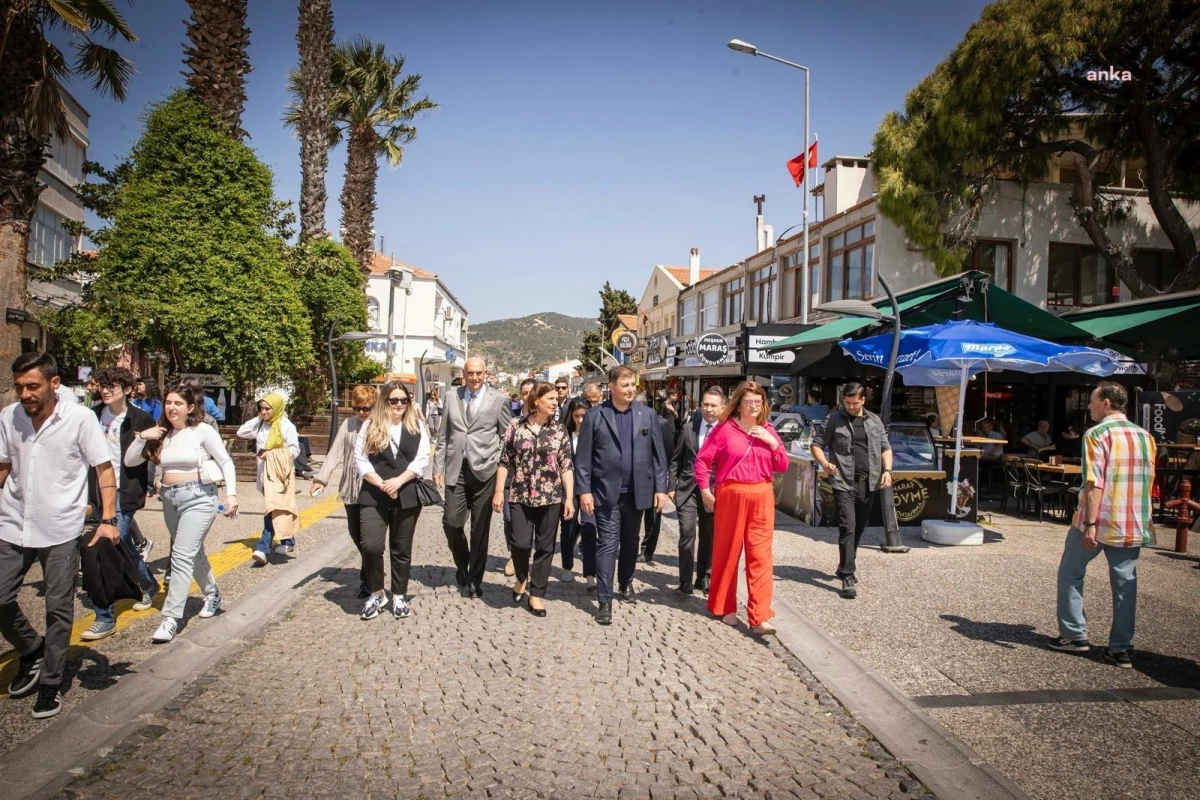 İzmir Büyükşehir Belediye Başkanı Cemil Tugay, Foça\'da İlçe Ziyaretlerine Devam Ediyor