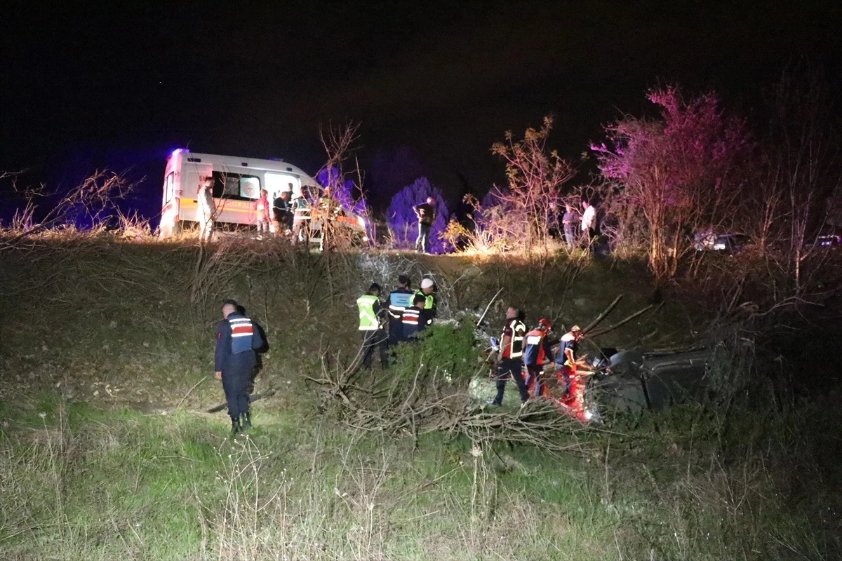 Karabük\'te şarampole devrilen araçta sürücü hayatını kaybetti