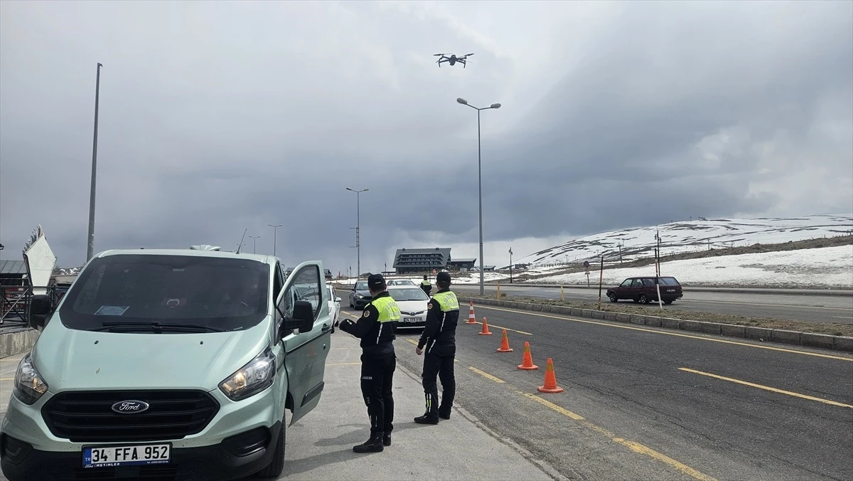 Kayseri\'de jandarma ekipleri dron ile trafik denetimi gerçekleştirdi