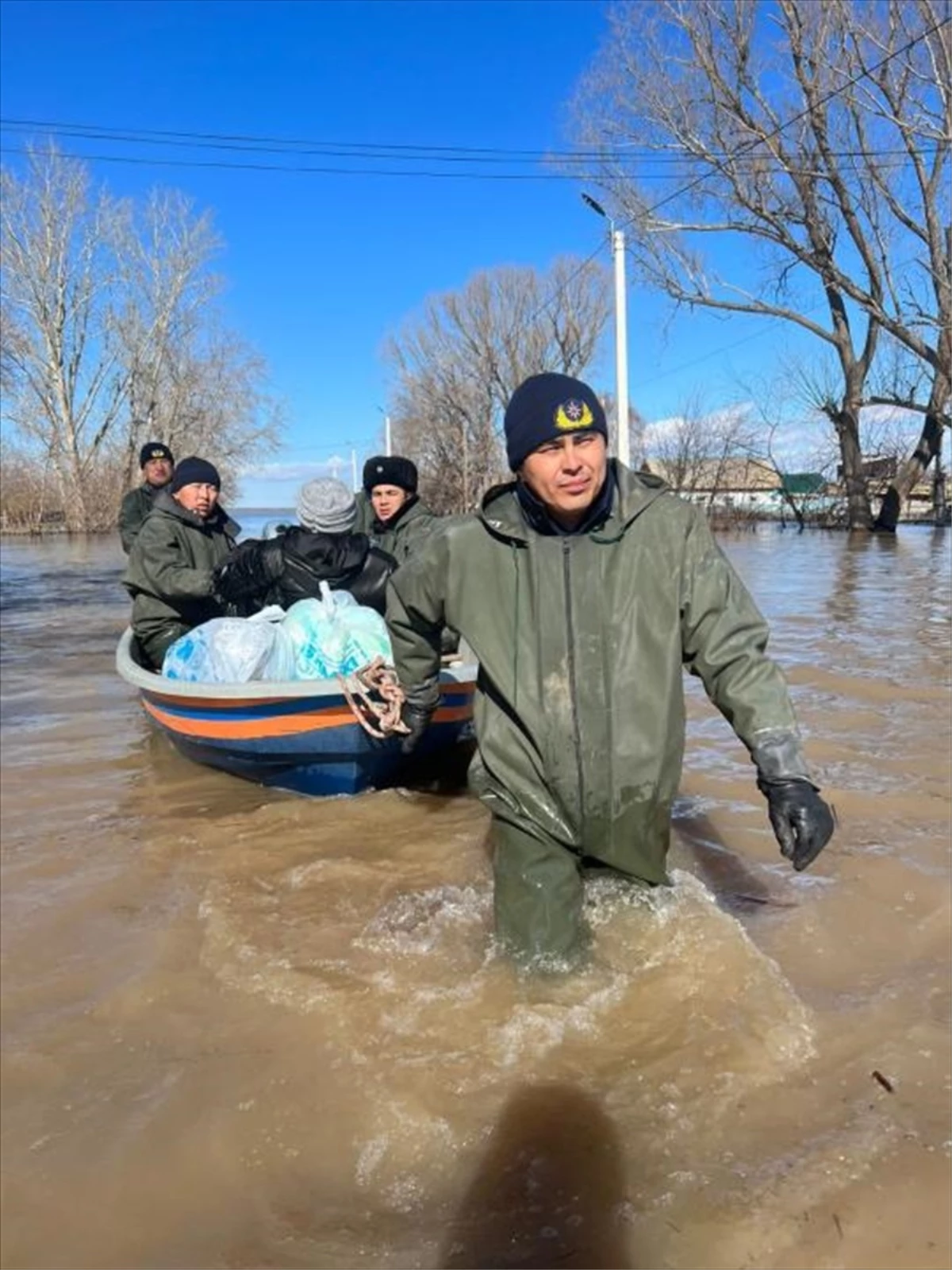 Kazakistan\'da felaket sürüyor! Karların erimesiyle 3 binden fazla ev sular altında kaldı
