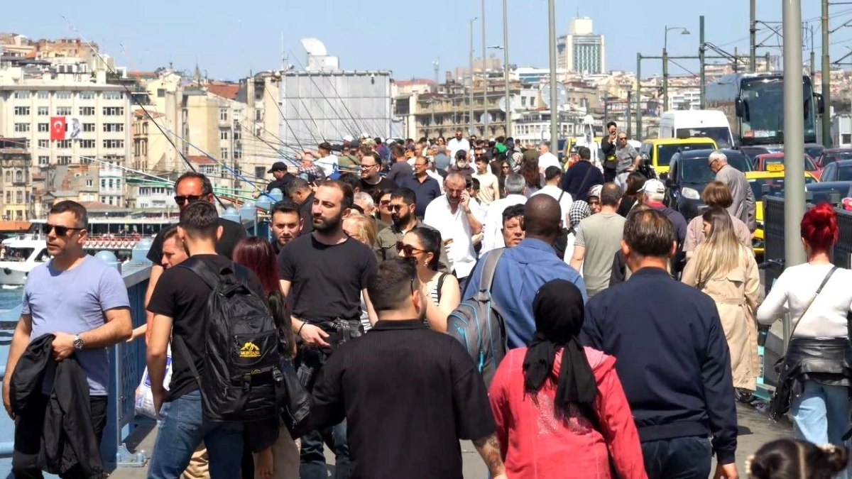 Ramazan Bayramı\'nda Eminönü\'ne Turist Akını