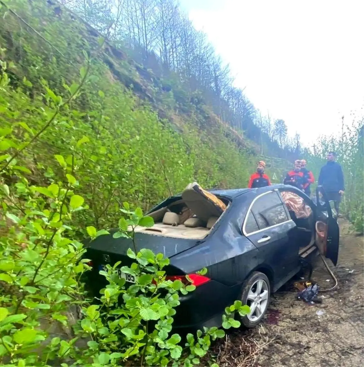 Rize\'de Otomobil Uçuruma Yuvarlandı: 1 Ölü, 1 Yaralı