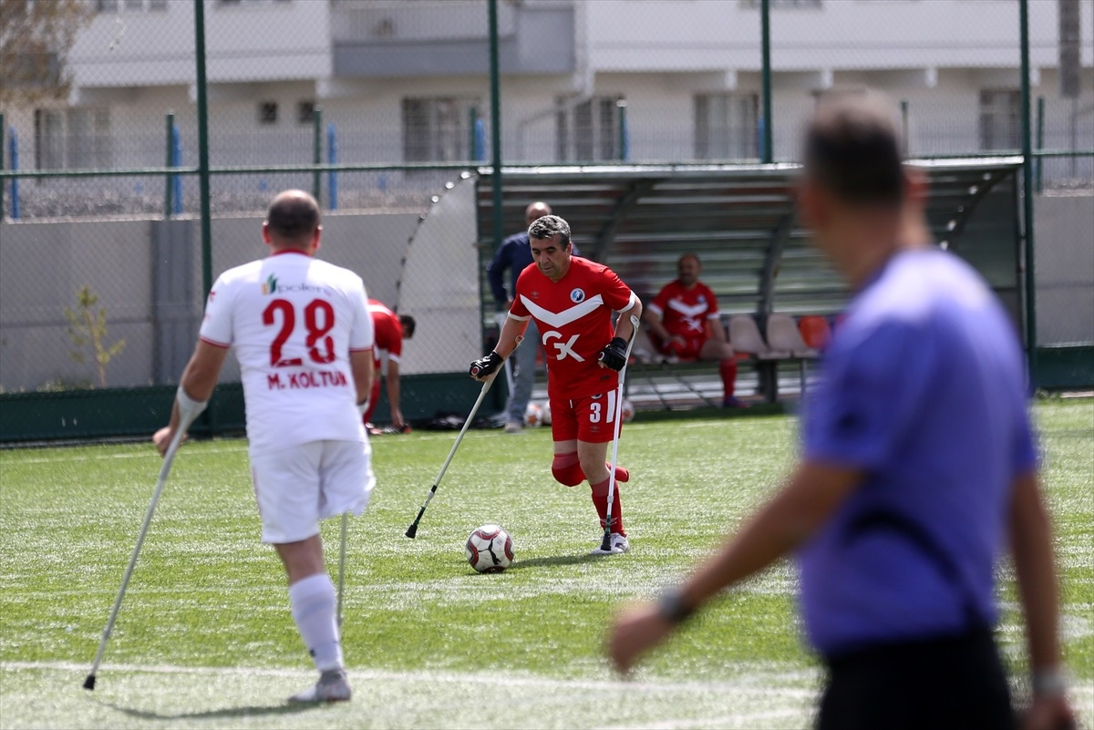 Halis Şaştım: Futboldan Asla Vazgeçmeyen Bir Gazinin Hikayesi