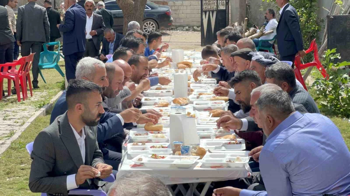 Şırnak\'ın Silopi ilçesinde muhtar köylülere teşekkür yemeği verdi