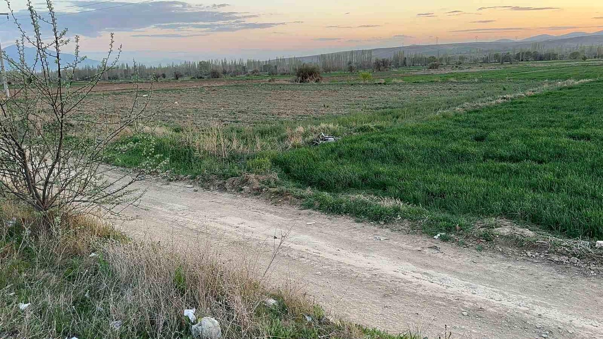 Afyonkarahisar\'da tescilsiz motosiklet kazası: Sürücü ağır yaralandı