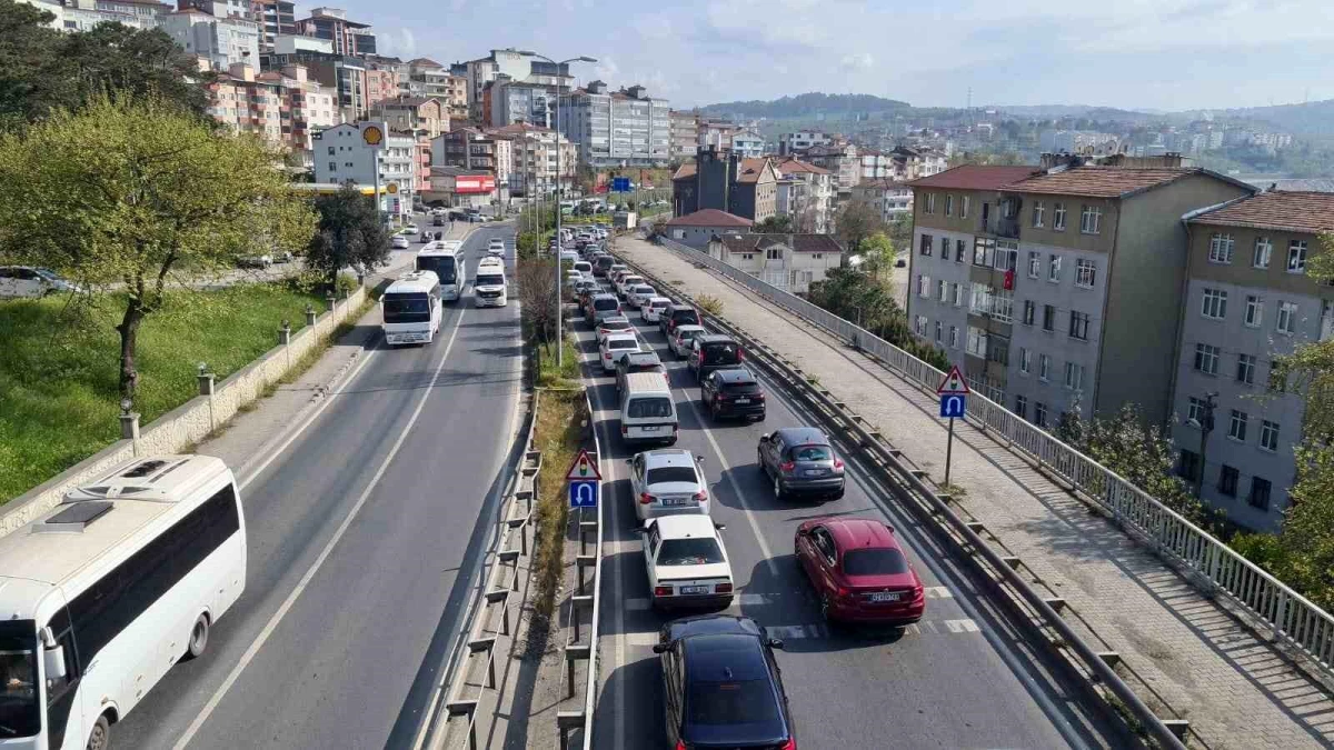 Zonguldak\'ta Bayram Tatili Sonunda Trafik Yoğunluğu