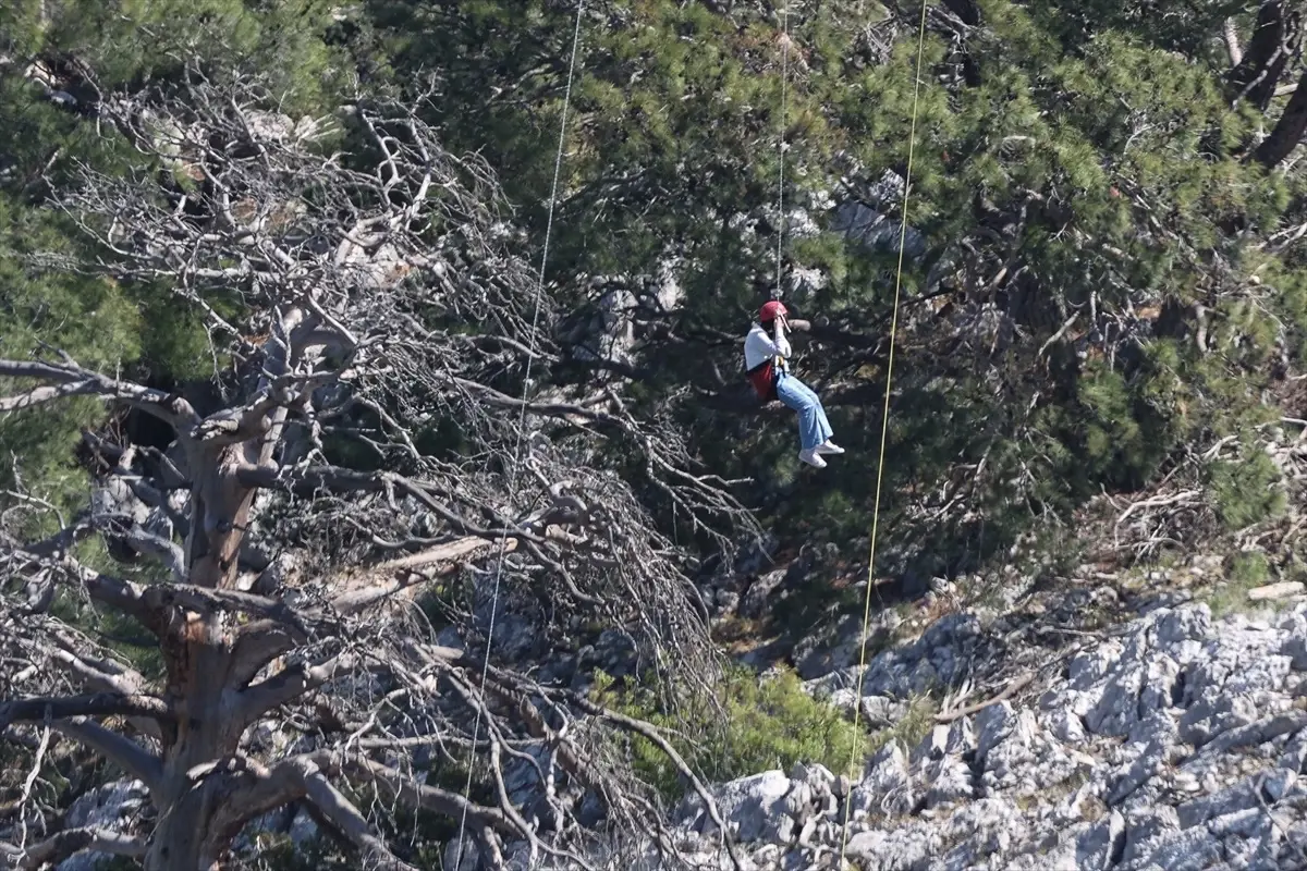 Antalya\'daki teleferik kazasında 128 kişi tahliye edildi, 43 kişinin tahliyesi devam ediyor