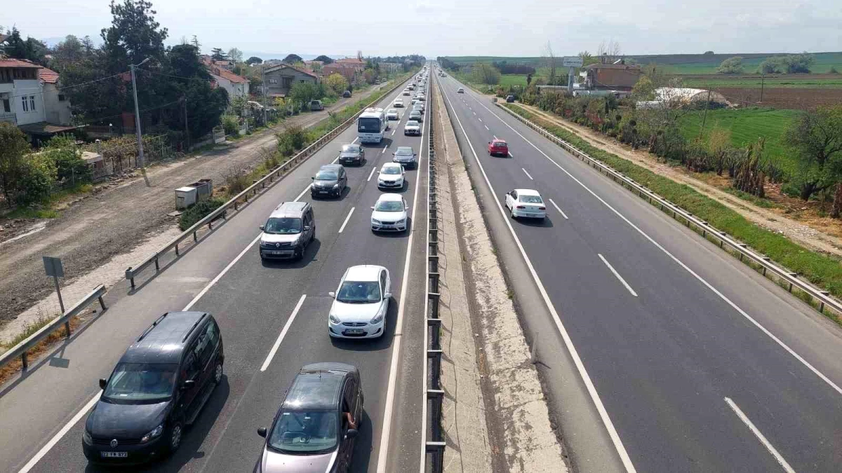 Ramazan Bayramı tatilinin 8\'inci gününde dönüş yolculuğu yoğunlukla sürüyor