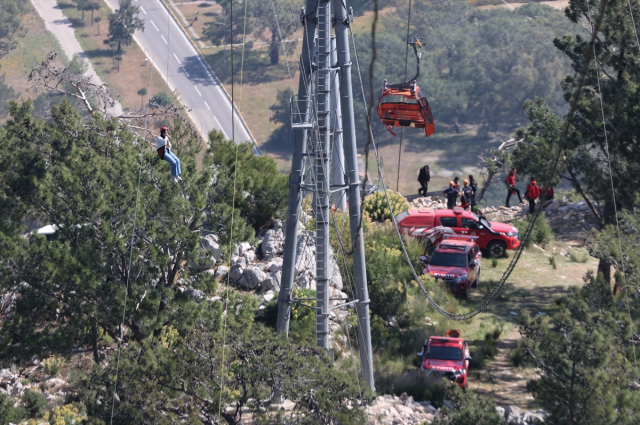 Antalya'da teleferik kazası! Mahsur kalan 137 kişi kurtarıldı, 5 kabindeki tahliye çalışması sürüyor