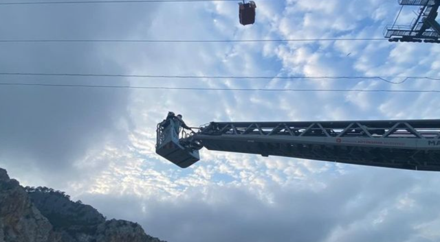 Antalya'da teleferik kazası! Mahsur kalan 87 kişi kurtarıldı, 10 kabinde kurtarma çalışmaları sürüyor