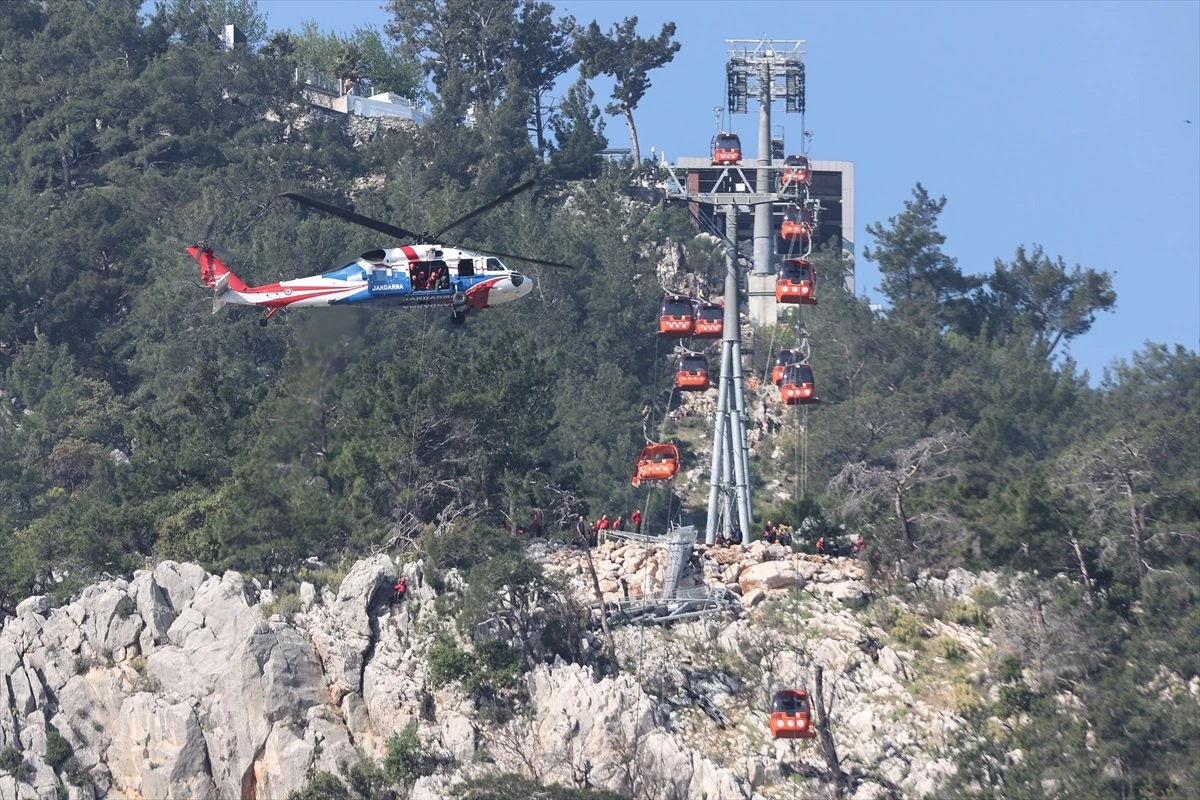 Antalya\'daki teleferik kazasında mahsur kalan 112 kişi başarıyla tahliye edildi