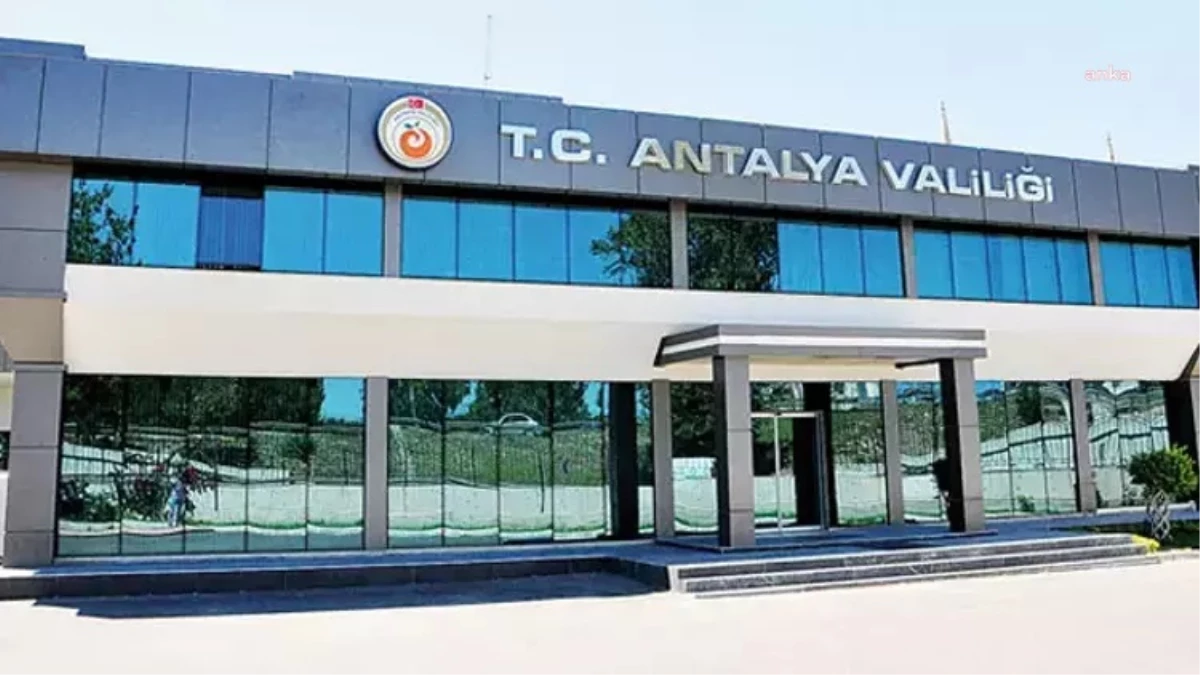 Antalya\'da Teleferik Kazasında 1 Kişi Hayatını Kaybetti, Kurtarılanların Sayısı 40\'a Ulaştı