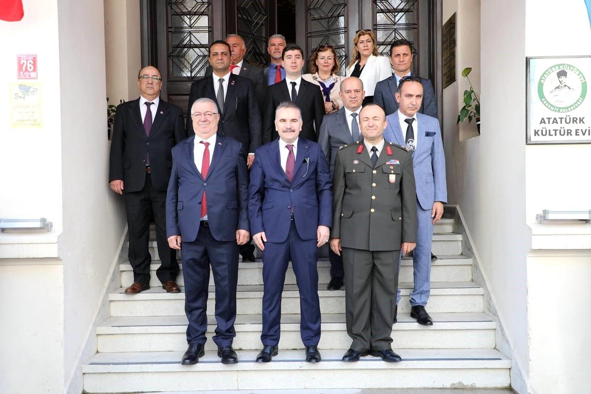 Atatürk\'ün Edremit\'e Gelişinin 90. Yıl Dönümü Törenlerle Kutlandı