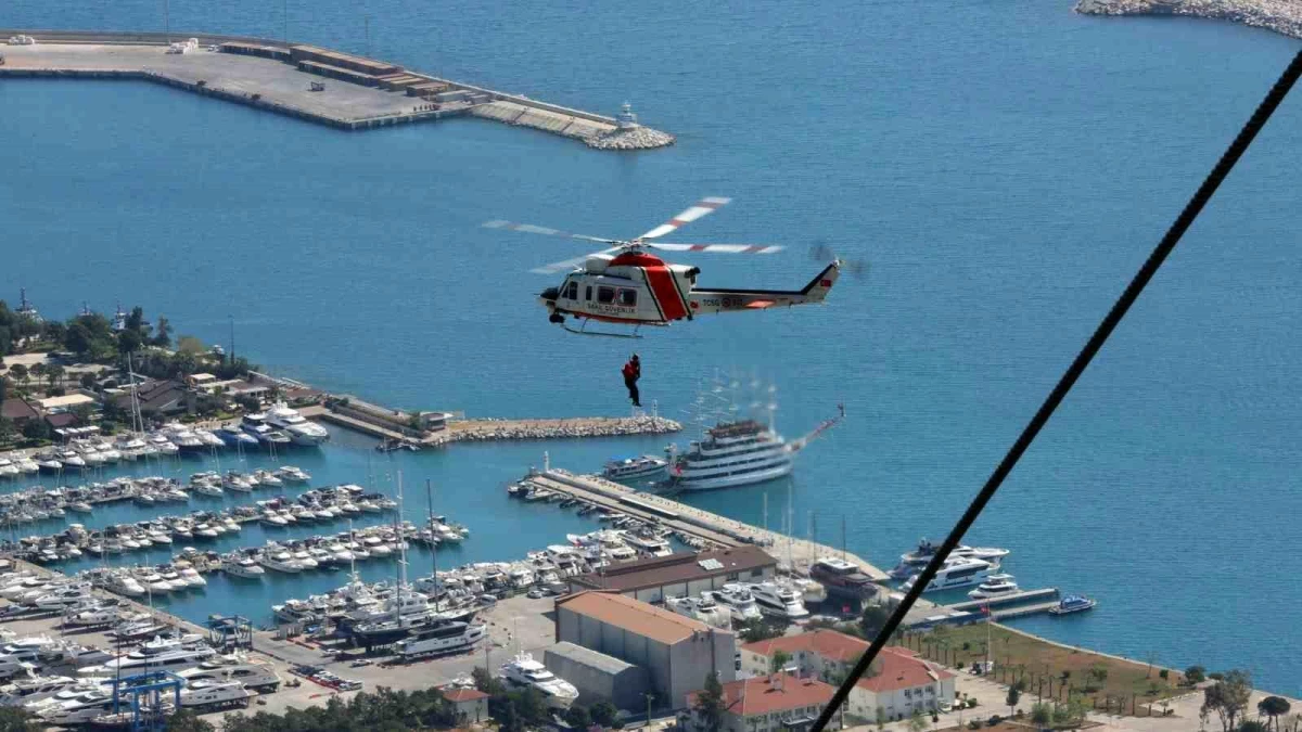 Antalya\'da teleferik kazasında mahsur kalan 174 kişi kurtarıldı