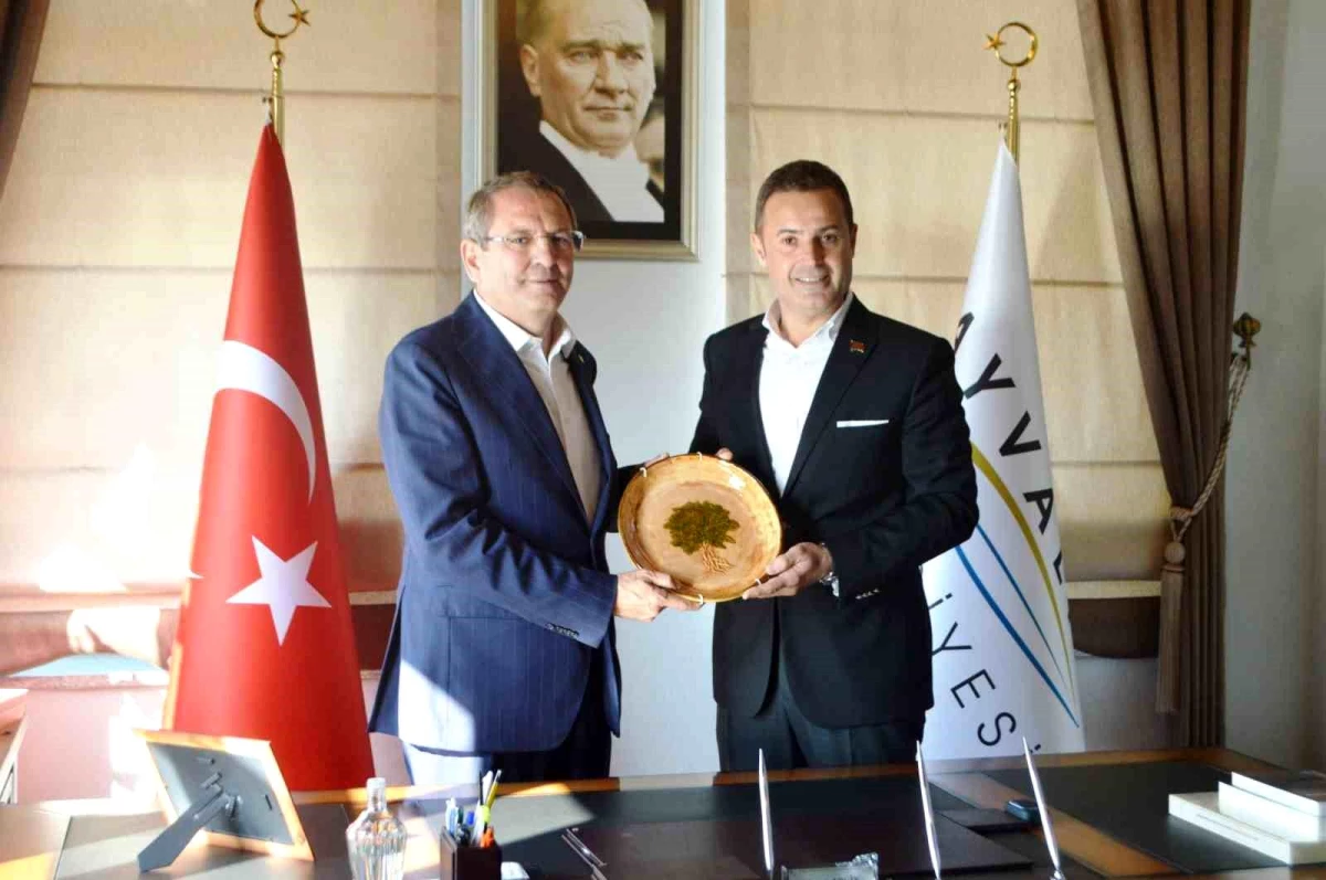 Balıkesir Büyükşehir Belediye Başkanı Ahmet Akın, Ayvalık\'ta çalışmalara başladı
