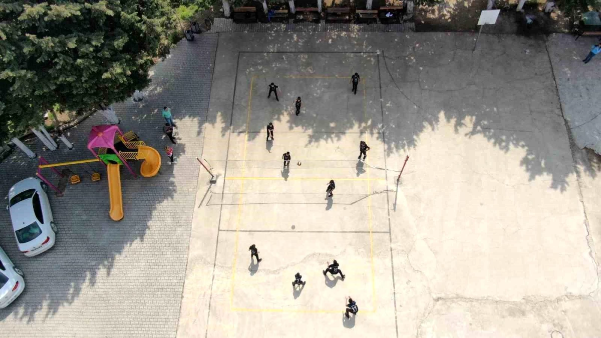 Depremzede Öğrenciler Voleybol Turnuvasında Türkiye 4.\'sü Oldu