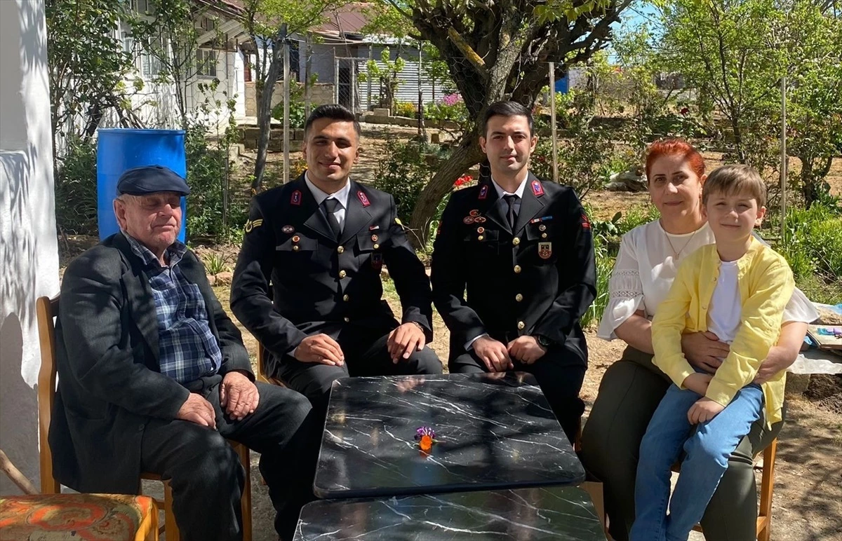 Edirne\'de jandarma personeli şehit ailelerini ve gazileri ziyaret etti