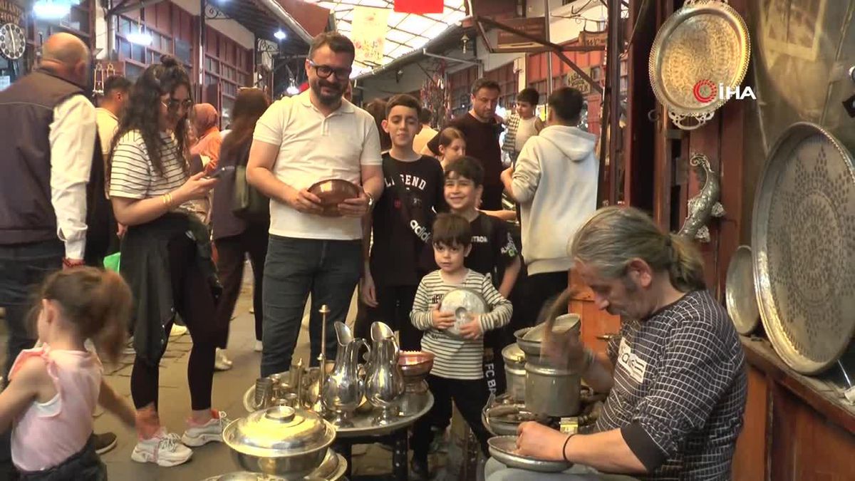 Gaziantep Bakırcılar Çarşısı\'nda Bayram Yoğunluğu