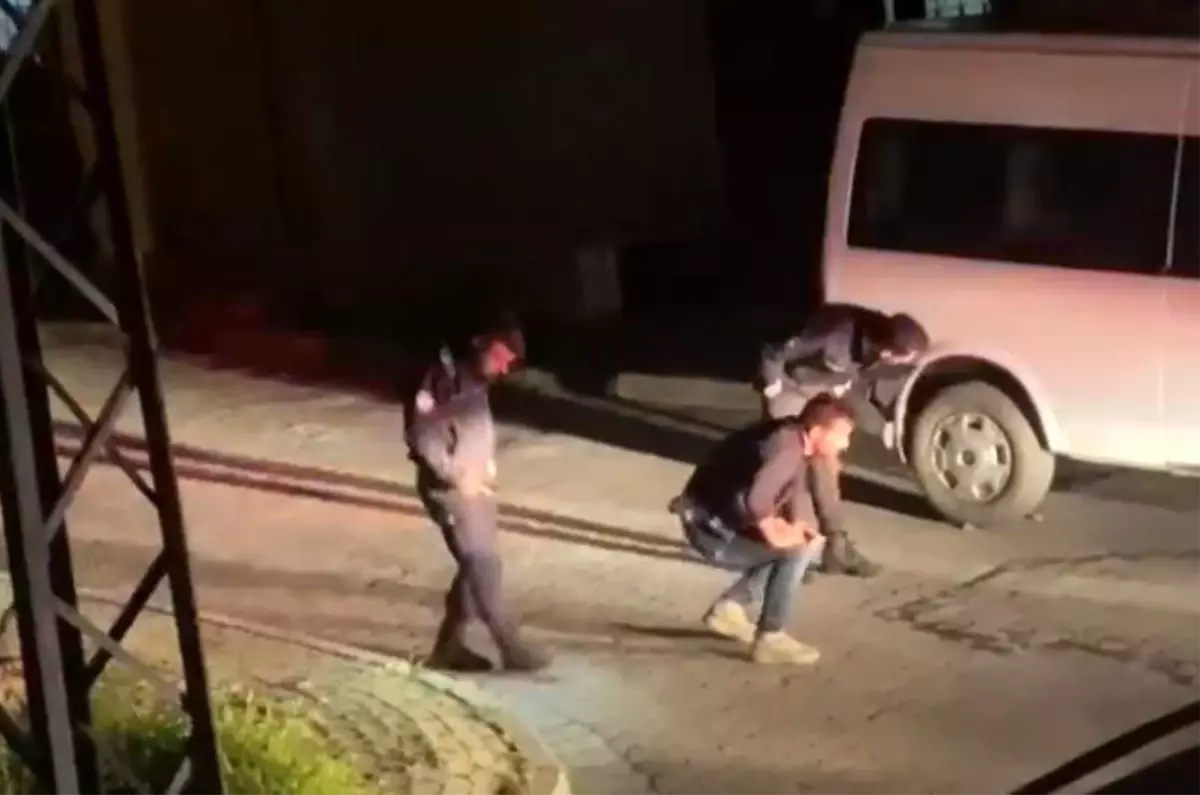 Esenyurt\'ta İşyeri ve Ev Motosikletli Saldırganların Hedefi Oldu