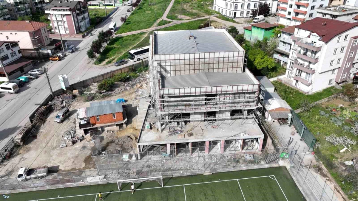 İzmit Yeşilova\'da Hasan Doğan Gençlik Merkezi inşaatı devam ediyor