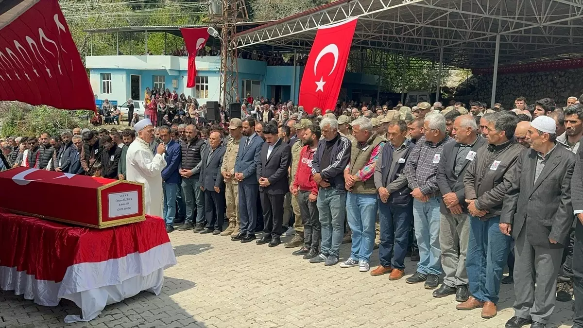 Dörtyol\'da trafik kazasında hayatını kaybeden uzman çavuşun cenazesi defnedildi