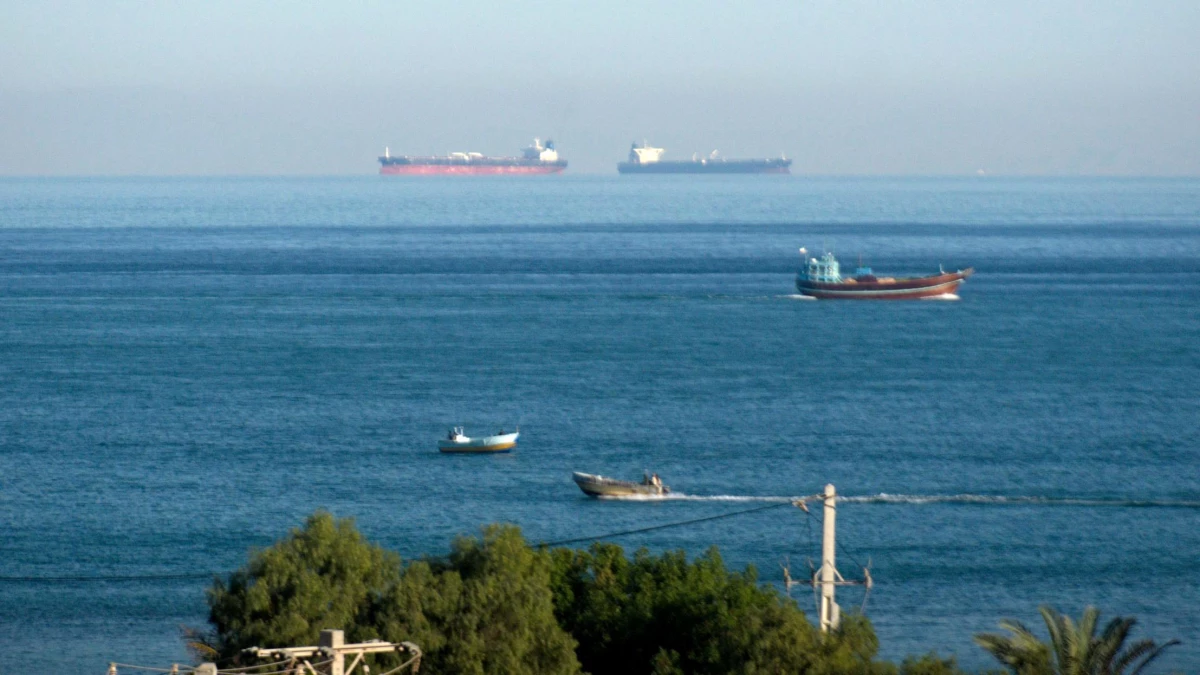 İran Devrim Muhafızları İsrail bağlantılı bir kargo gemisini ele geçirdi
