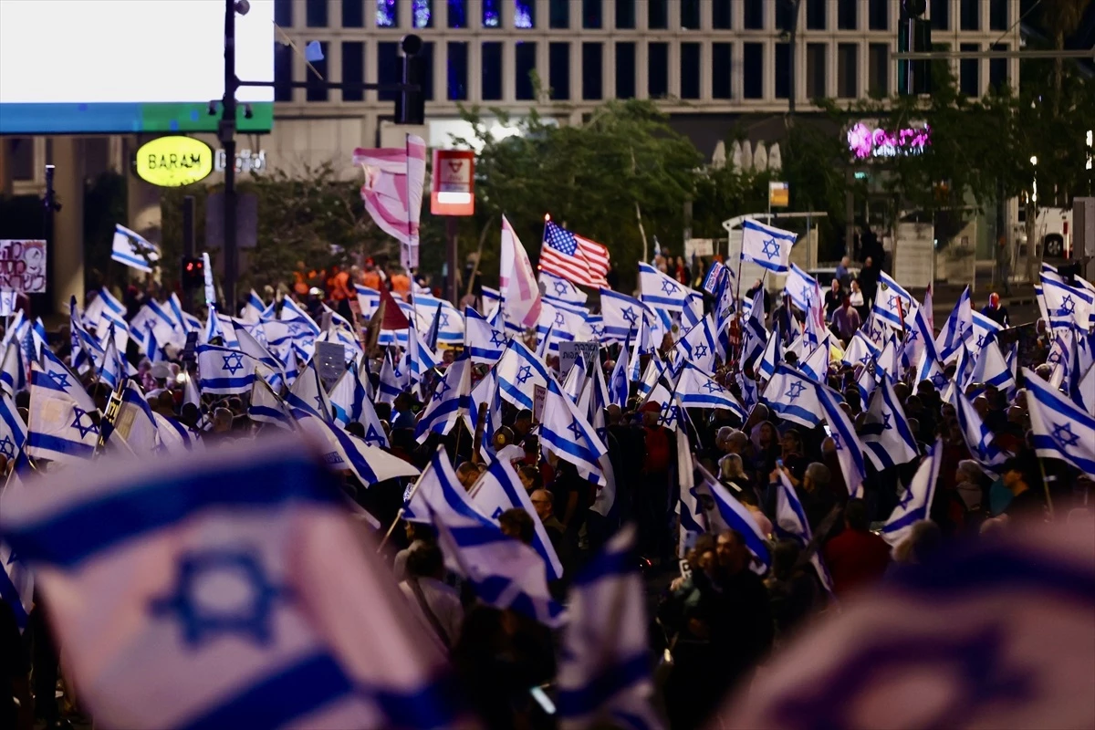 İsrailliler, Netanyahu hükümetinin istifası ve esirlerin geri getirilmesi talebiyle protesto düzenledi