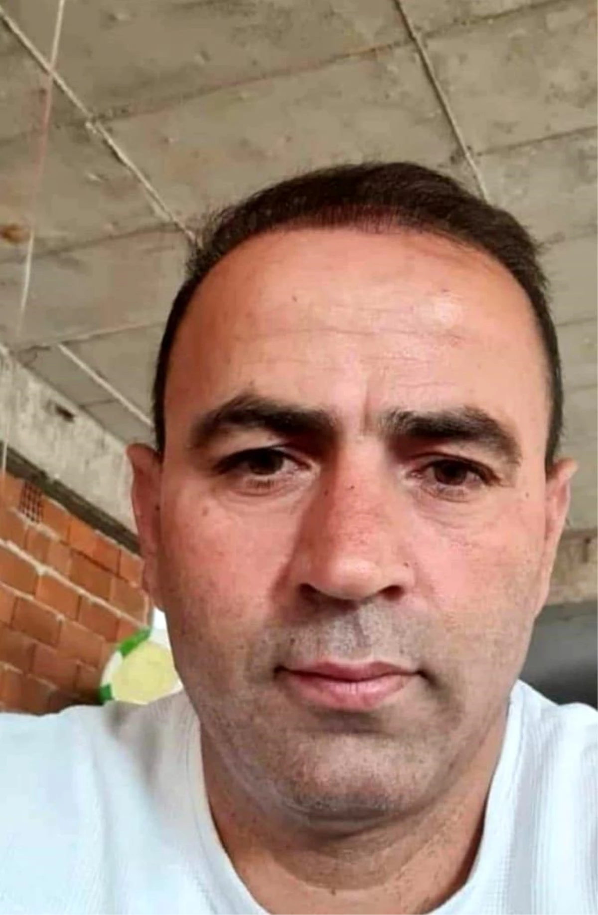 İzmir\'de İş Adamı Kamyonetinde Ölü Bulundu, Eşi ve Sevgilisi Tutuklandı