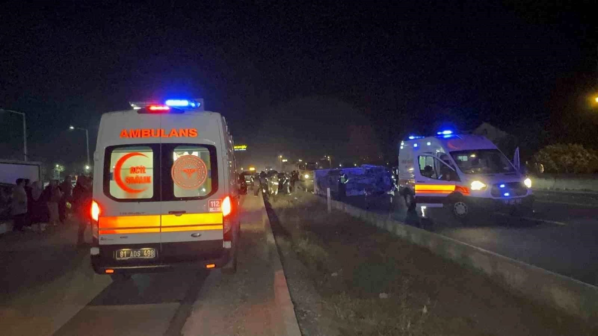 Düzce\'de kaza: 6 kişi yaralandı, yüzü kanlar içerisinde olan yaralı yakınlarını aradı