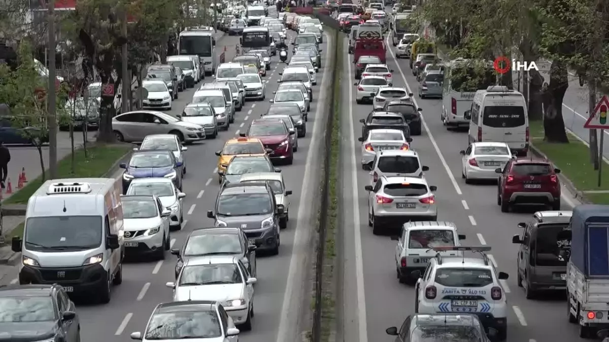 Karadeniz Sahil Yolu\'nda trafik yoğunluğu