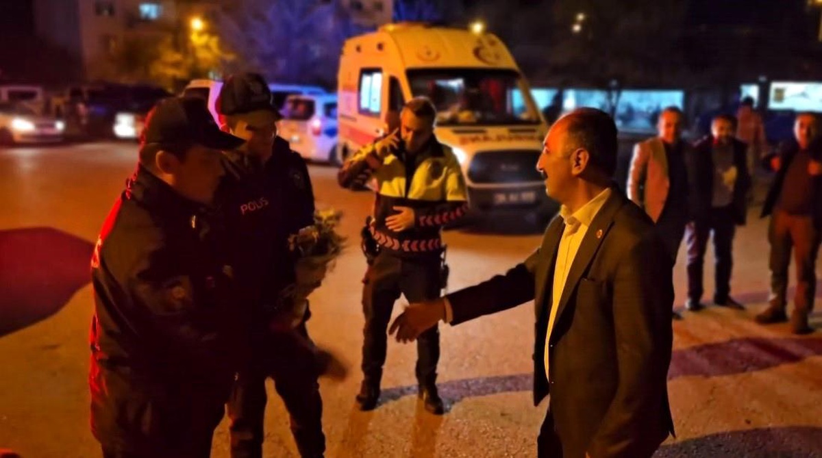 Erzincan\'da muhtarın yaptığı trafik kazası sonrası kavga ihbarı konfetili kutlamaya dönüştü