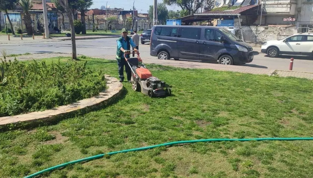 Konak Belediyesi Park ve Bahçeler Müdürlüğü Bayram Boyunca Parklarda Çalışmaya Devam Etti