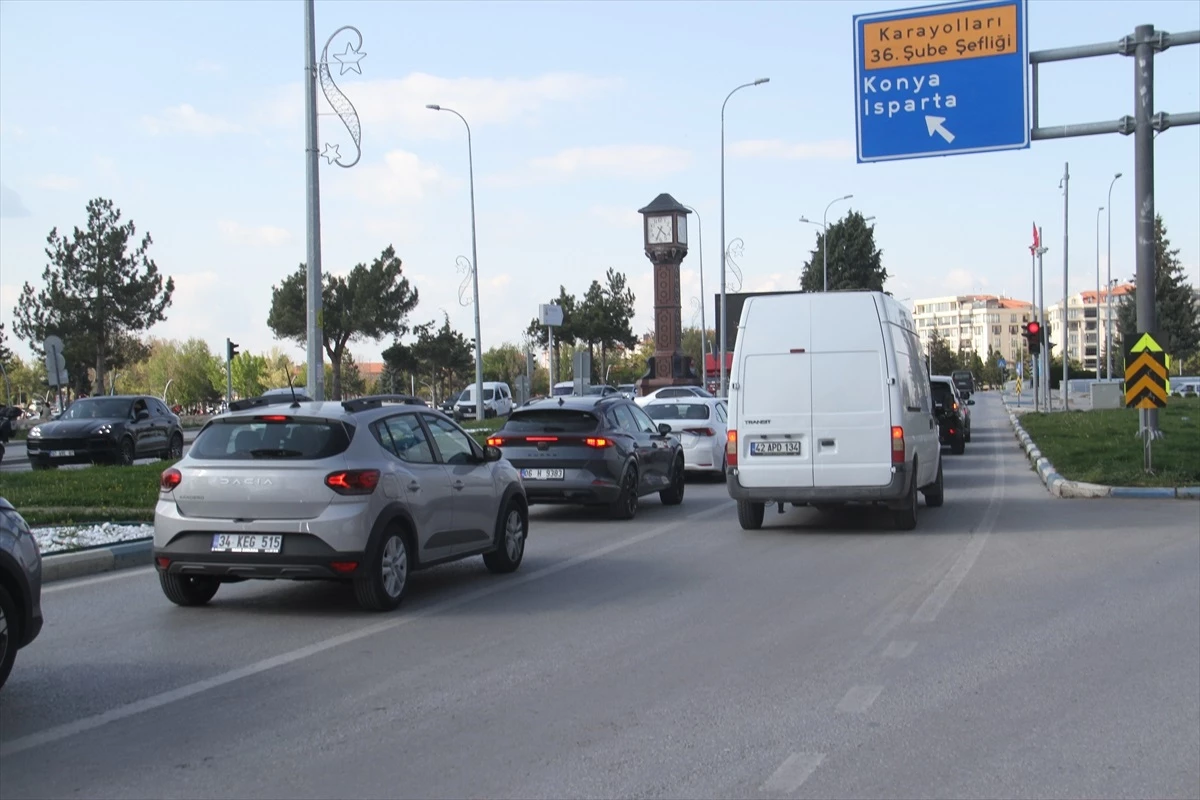 Yeni Konya-Antalya kara yolunda bayram tatili dönüşü trafik yoğunluğu