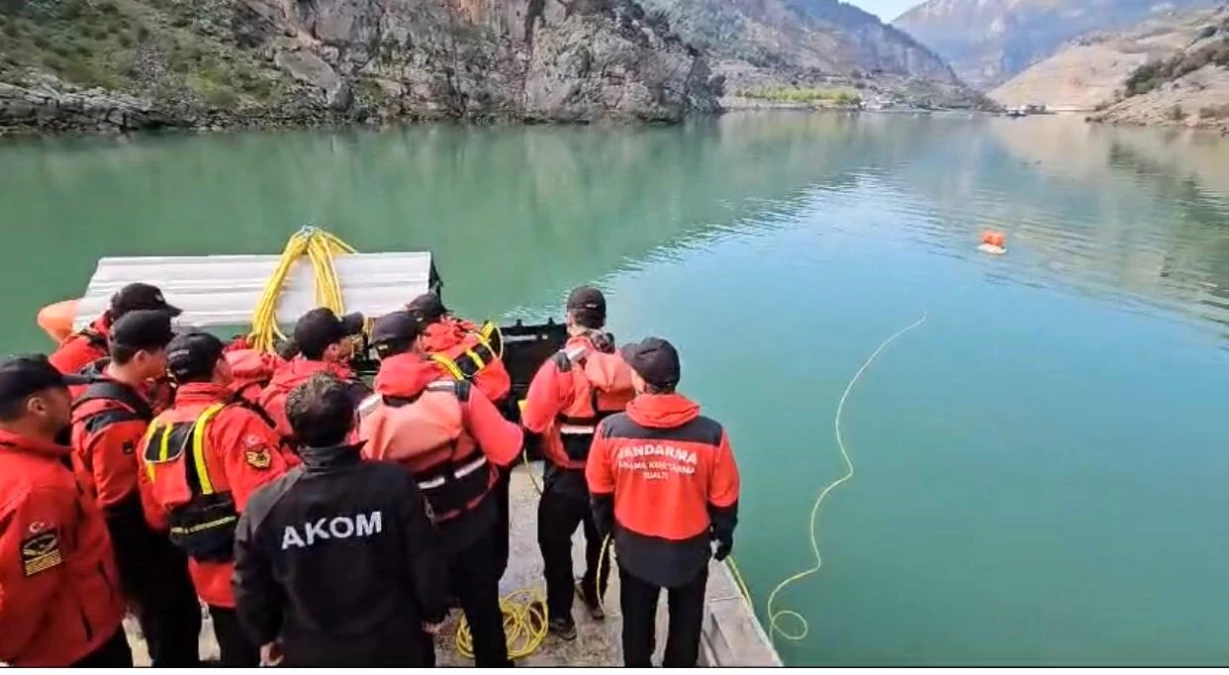 Adana\'da Gölette Kaybolan Kişi İçin Sualtı Robotu ile Arama Çalışmaları Devam Ediyor