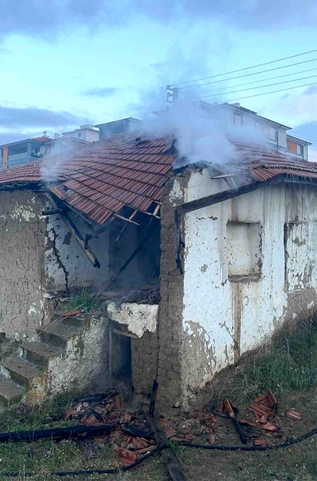 Konya\'nın Kulu ilçesinde metruk evde çıkan yangın söndürüldü