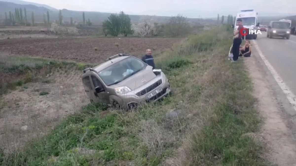 Otomobil ve hafif ticari araç çarpıştı: 8 yaralı